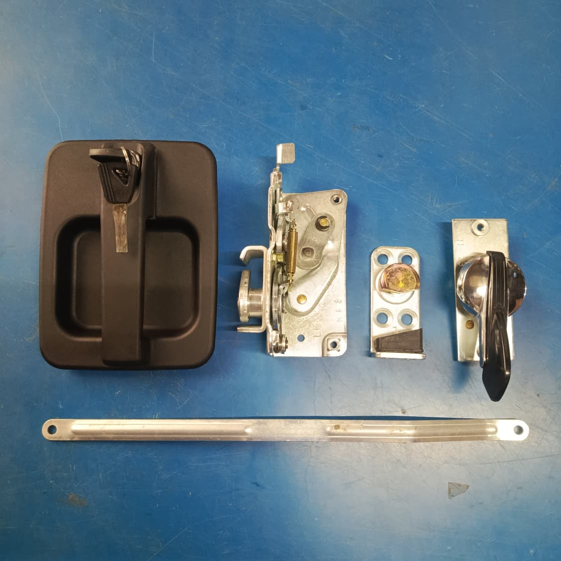 Handle 051